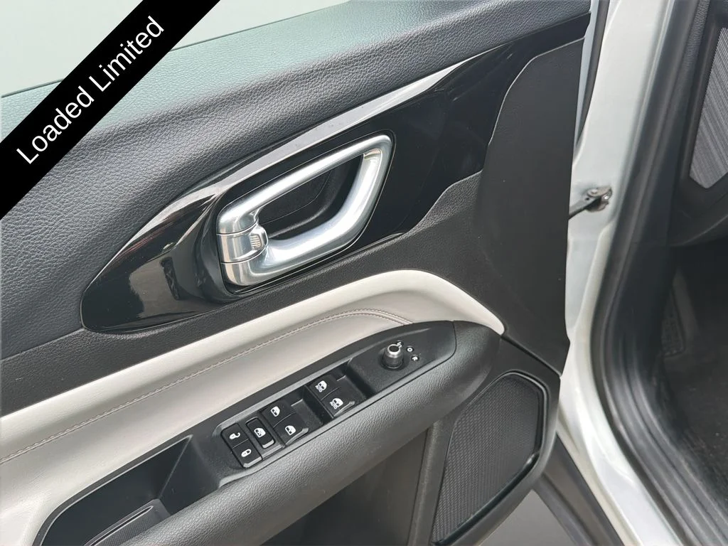 Used 2024 Silver Jeep Limited image 13