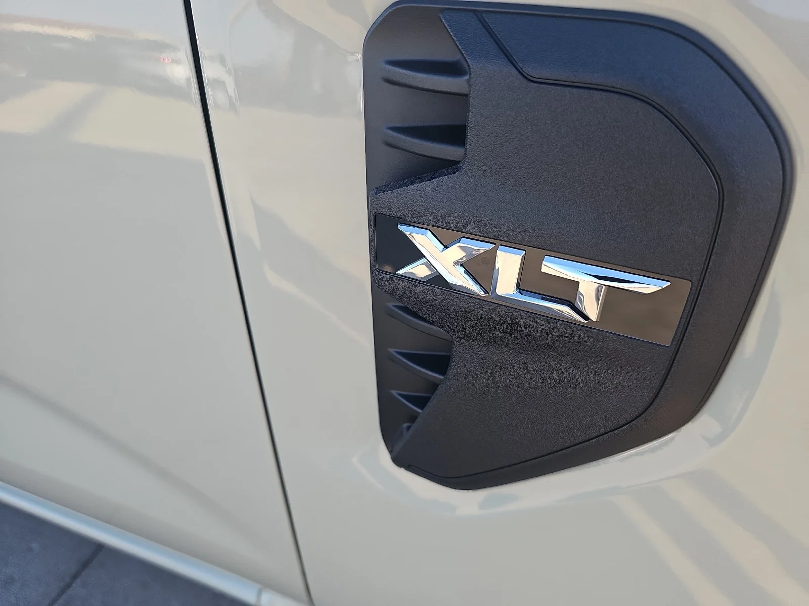 New 2026 Desert Sand Ford XLT image 5