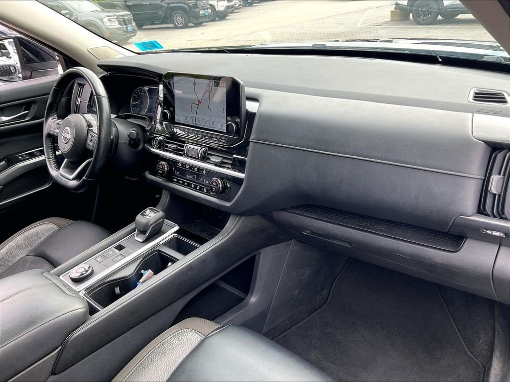 Used 2022 Super Black Nissan SL image 13