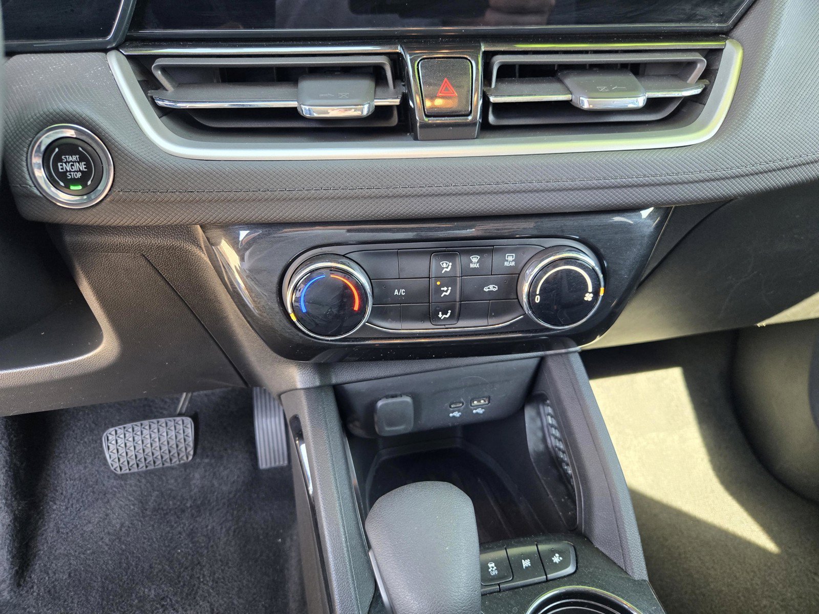 Used 2025 Summit White Chevrolet LT image 22