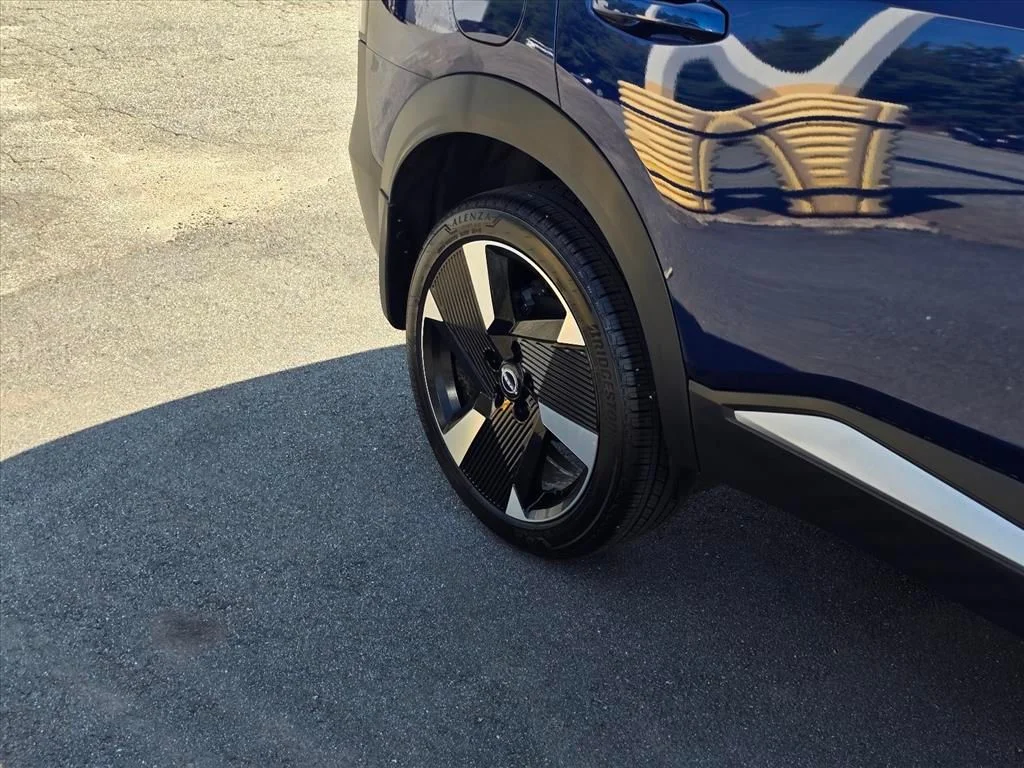 Used 2025 Blue Nissan SR image 17