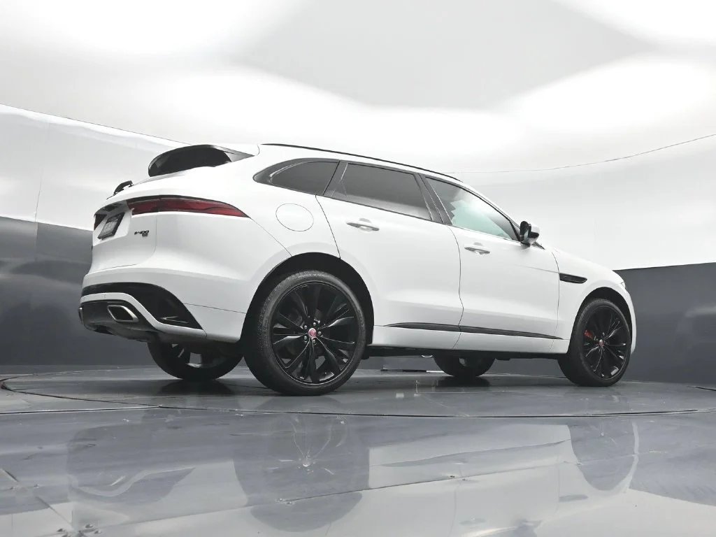 Used 2023  Jaguar P400 R-Dynamic S image 44