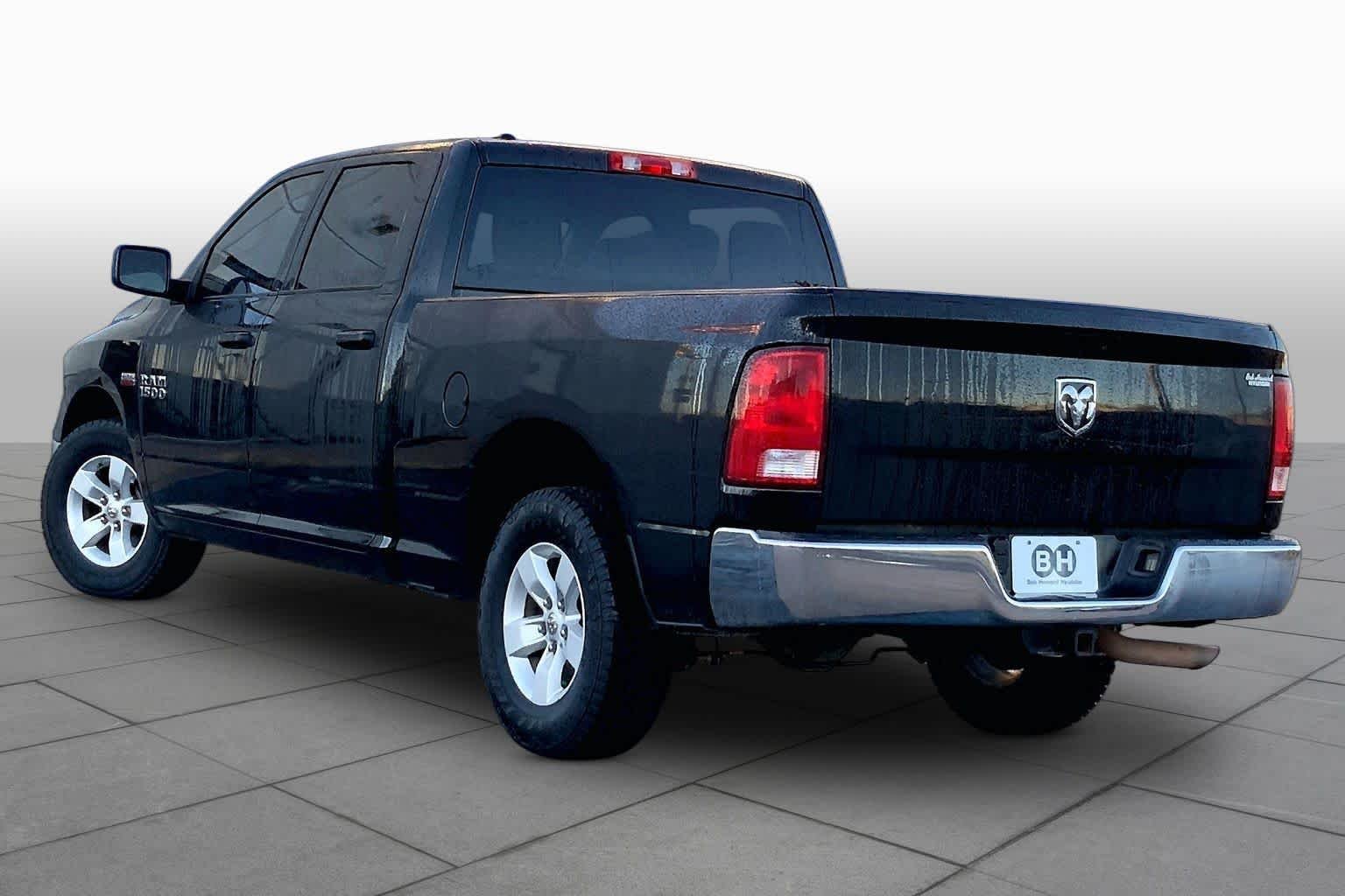 Used 2017 Black Forest Green Pearlcoat Ram Tradesman image 12