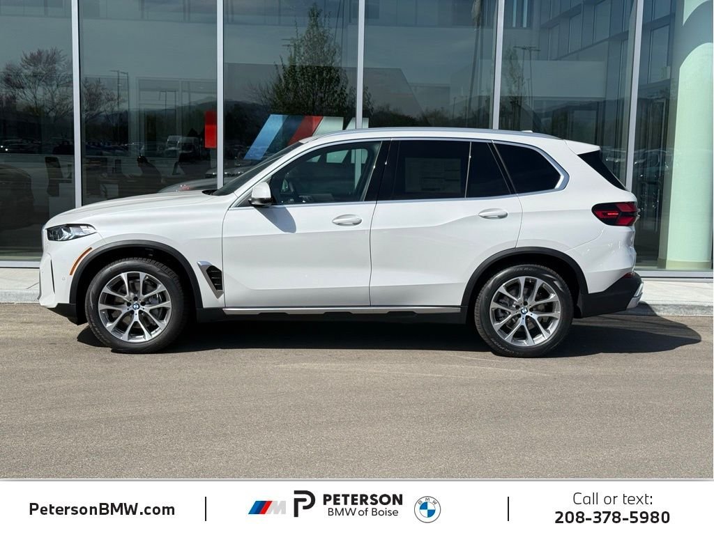 New 2026 Mineral White Metallic BMW xDrive40i image 2