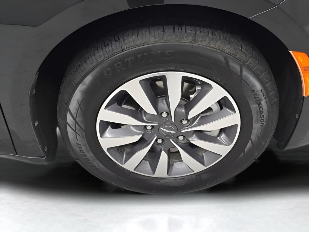 Used 2023 Black Chrysler Touring L image 41