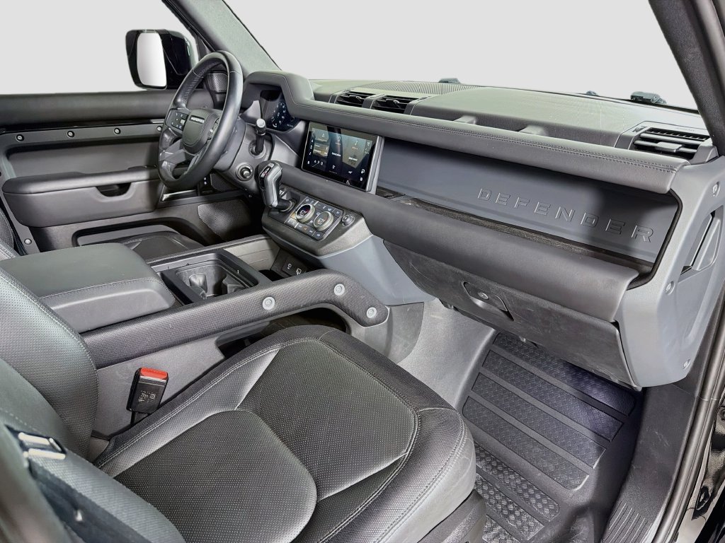 Certified Used 2023 Black Land Rover X-Dynamic SE image 32
