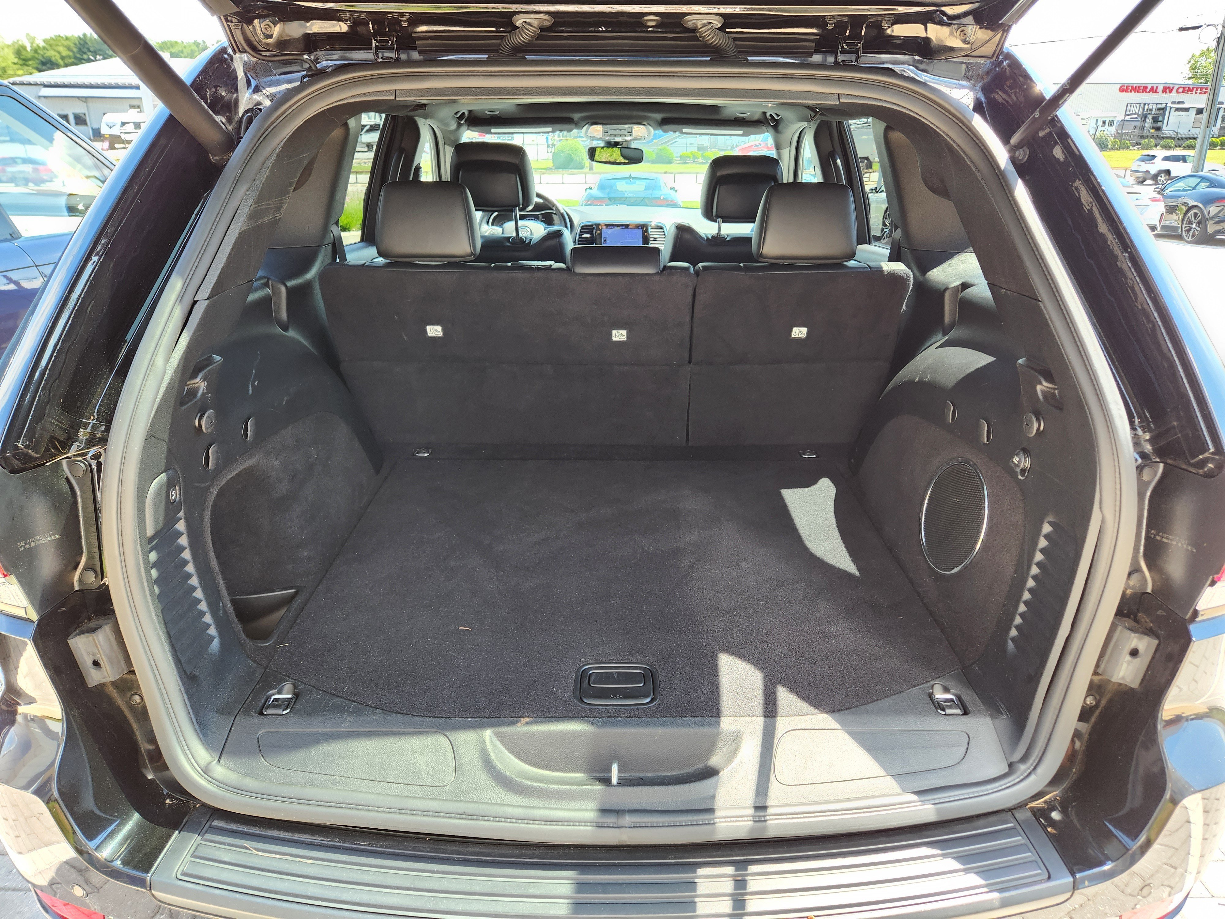 Used 2019 Diamond Black Crystal Pearlcoat Jeep Altitude image 8