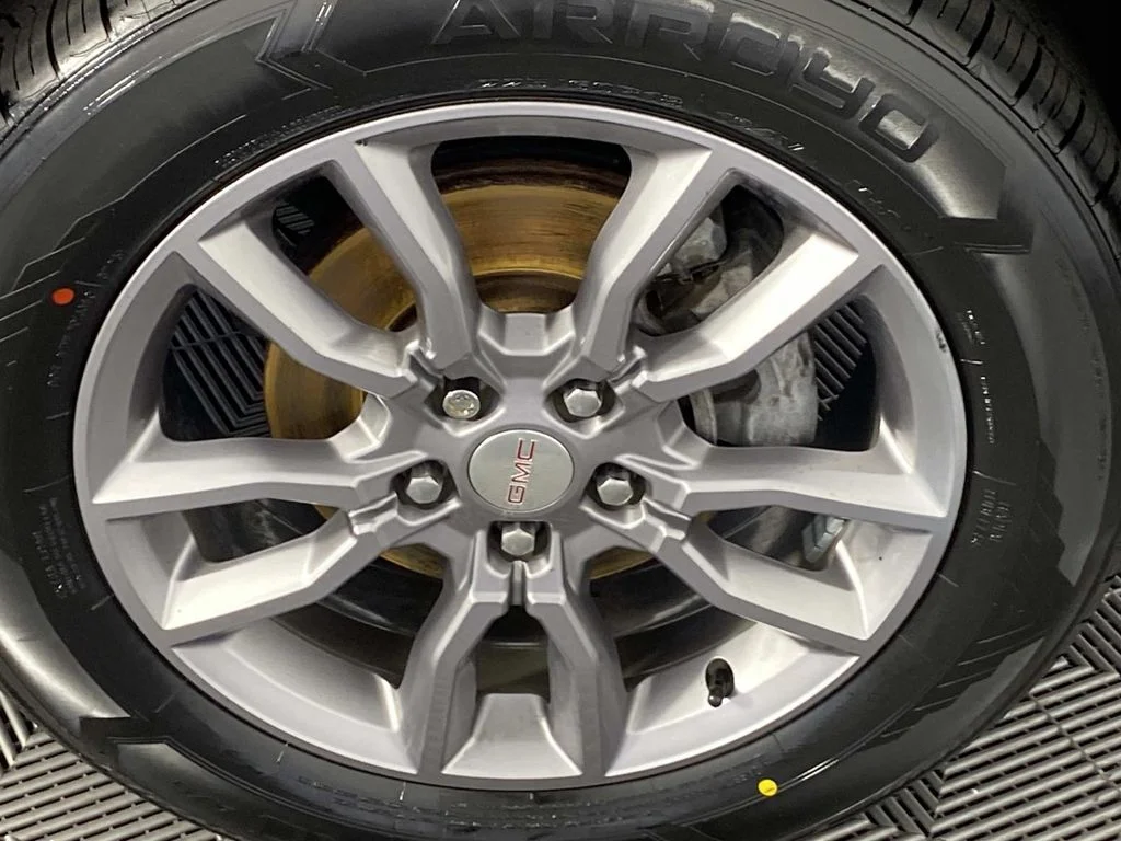 Used 2022 Silver GMC SLT image 31