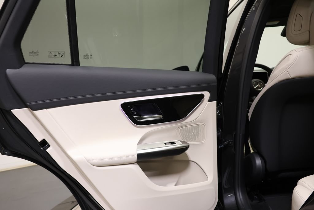 Used 2027  Mercedes-Benz GLC 300 image 39