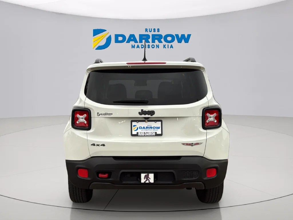 Used 2016 Alpine White Jeep Trailhawk image 4