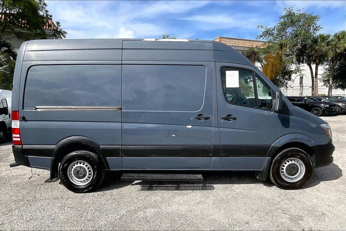 Used 2018  Mercedes-Benz Standard Roof V6 image 15
