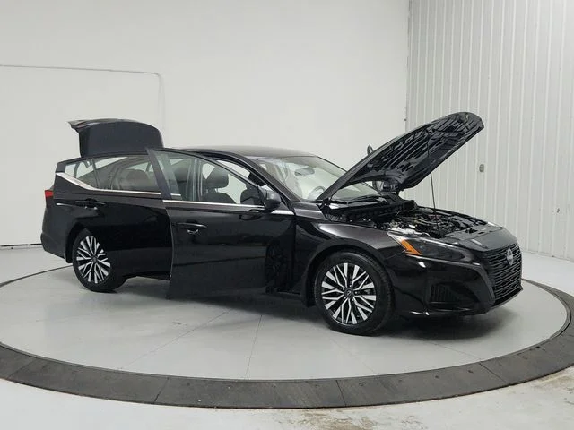 New 2026 Black Nissan 2.5 SV image 9