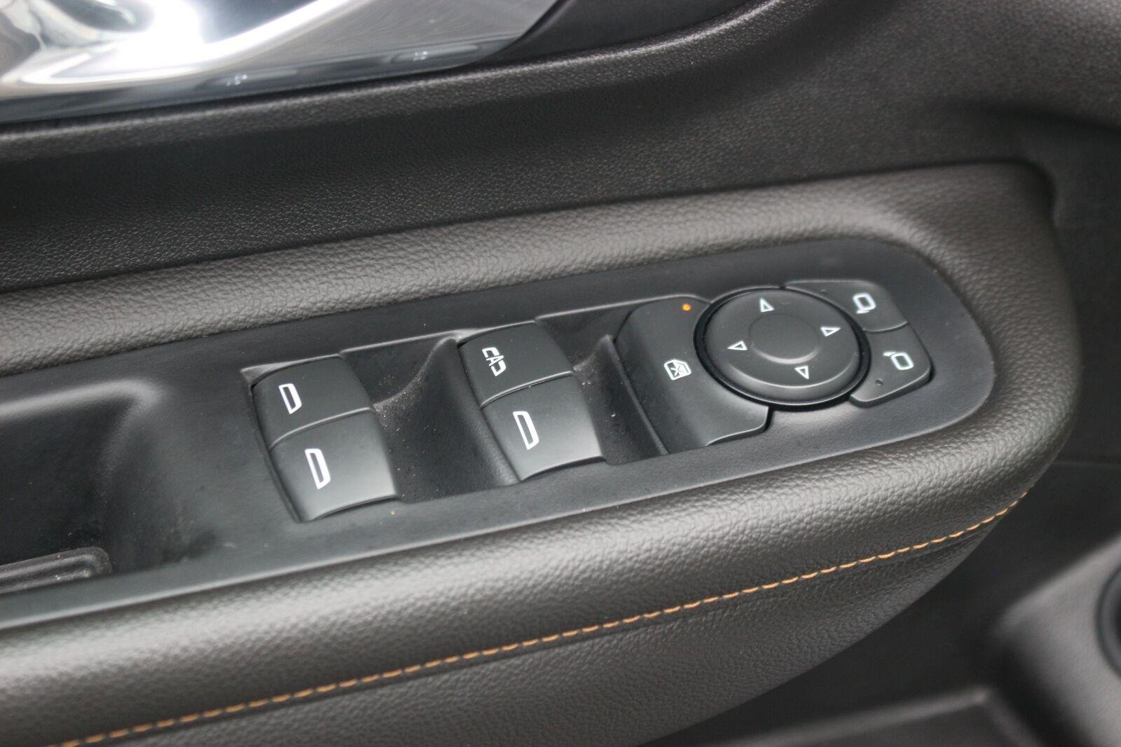 Used 2020 SUMMIT WHITE GMC SLT image 16