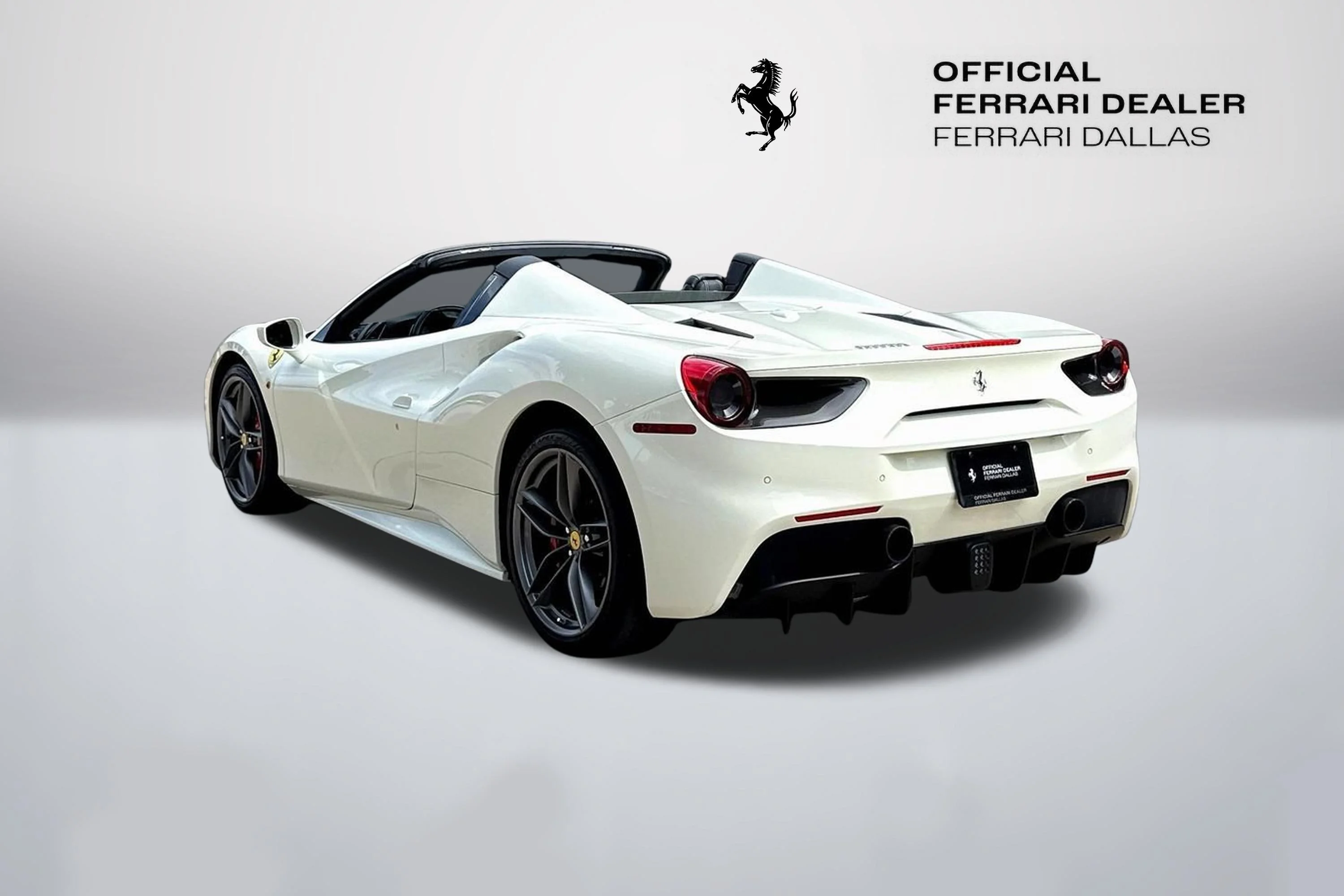 Used 2018 Bianco Avus Ferrari  image 5