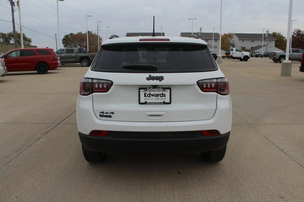 New 2026 White/off-white Jeep Latitude image 4