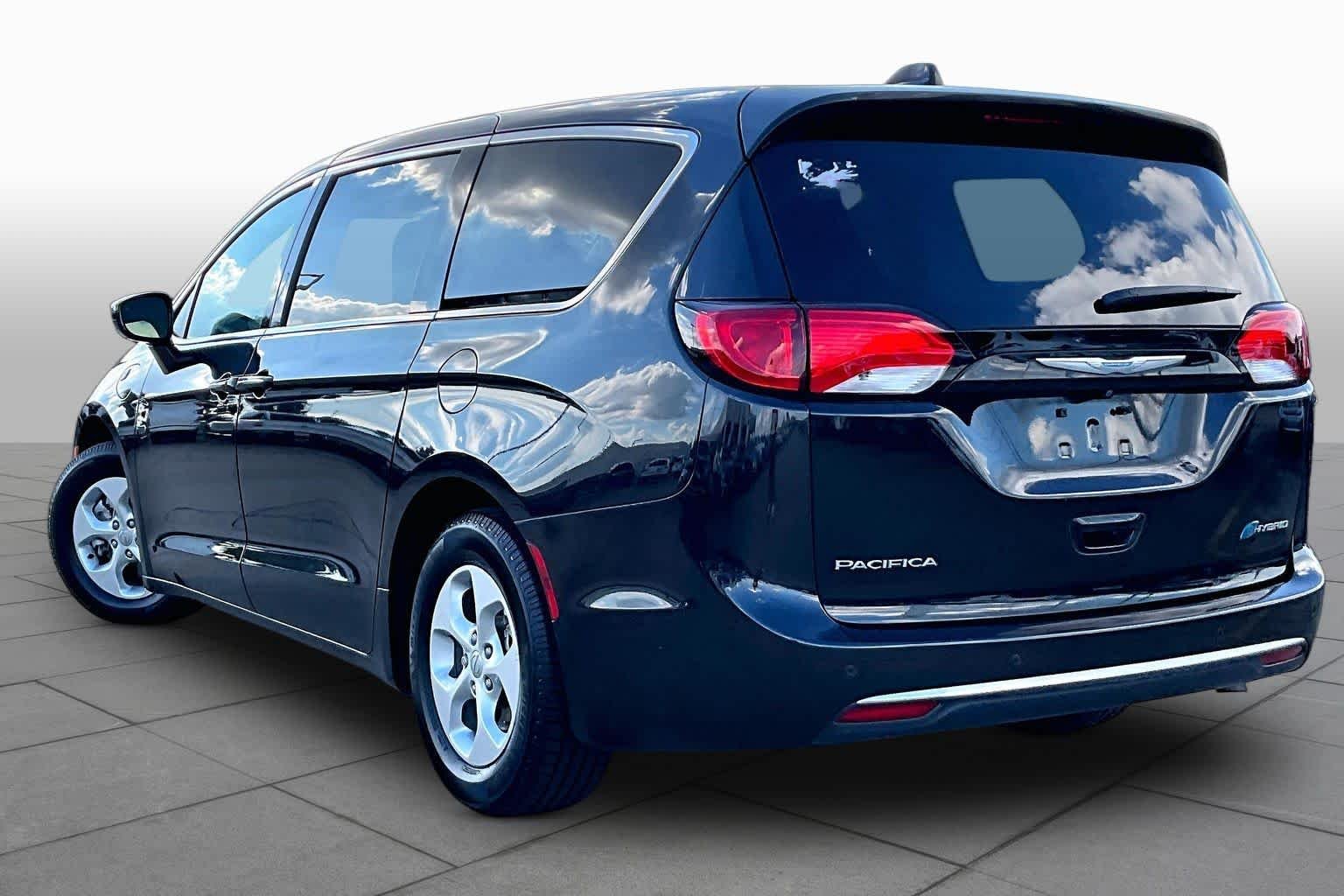 Used 2018 Brilliant Black Crystal Pearlcoat Chrysler Hybrid Touring Plus image 12