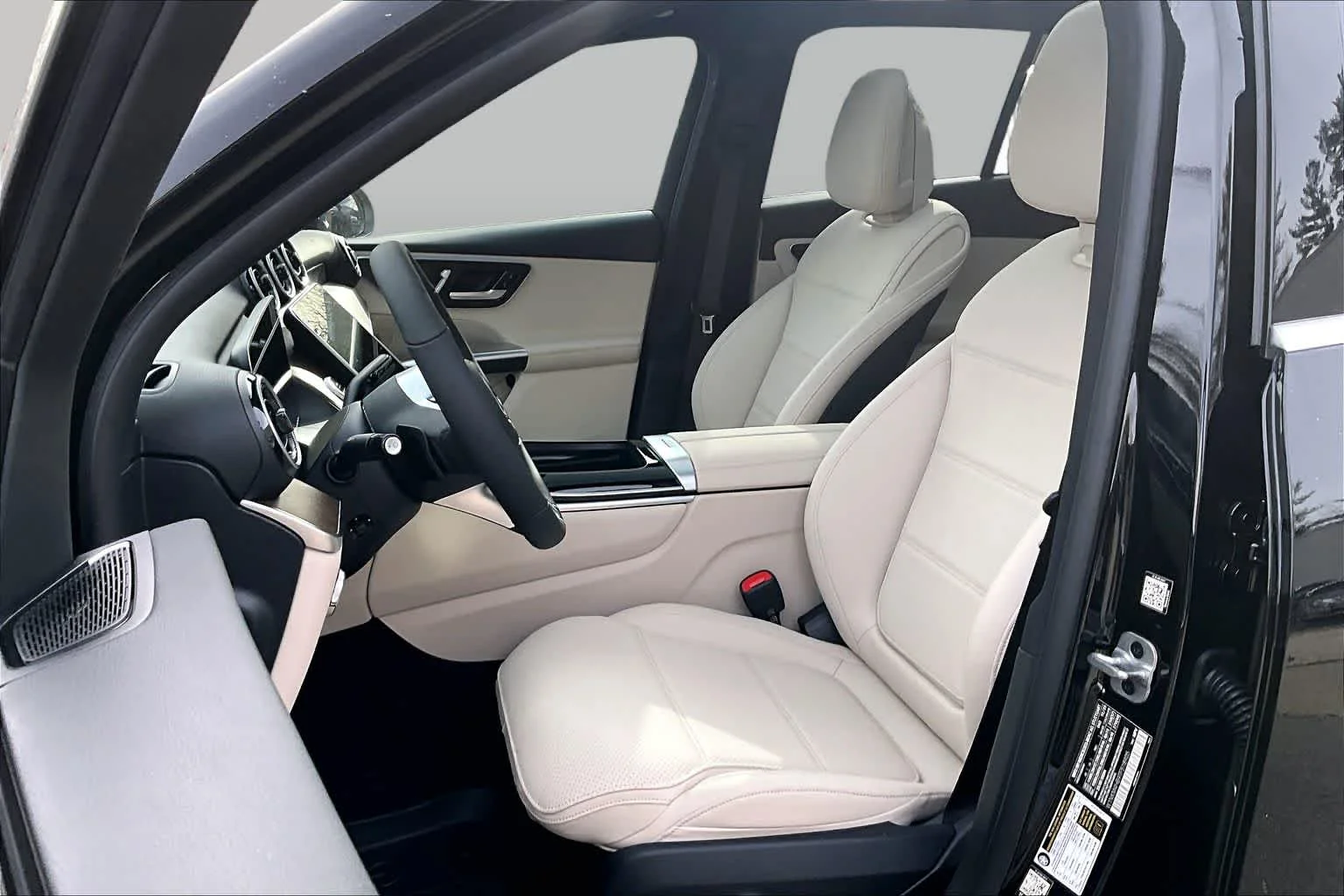 New 2026 040/Black Mercedes-Benz GLC 300 image 14