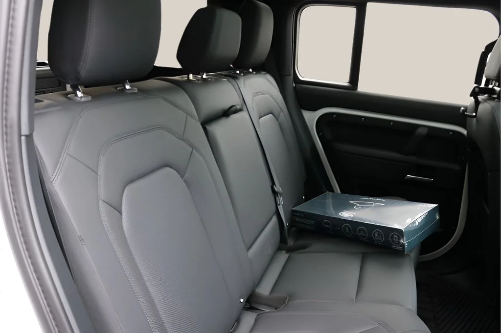 Used 2025 White Land Rover S image 19