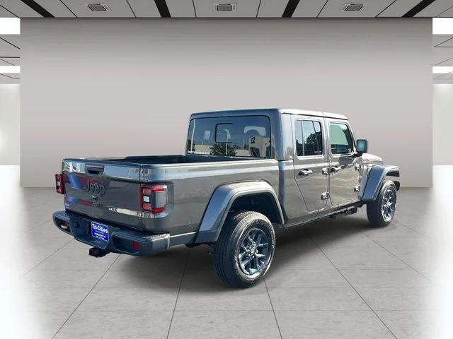 New 2026 Granite Crystal Metallic Clear-Coat Exterior Paint Jeep 85th Anniversary Edition image 3