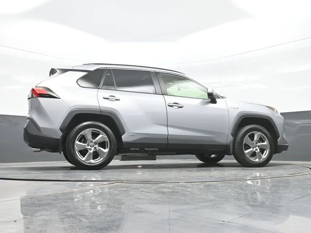 Used 2021 Silver Toyota XLE Premium image 25