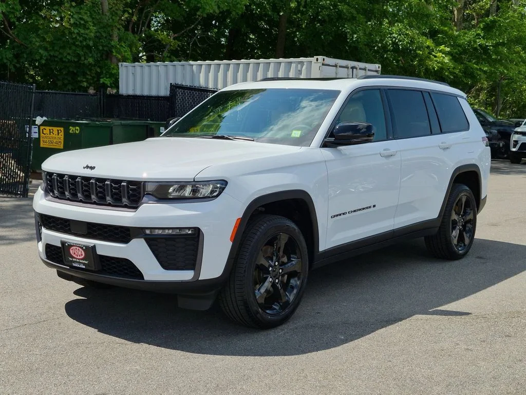 Used 2026 White Jeep Limited image 4