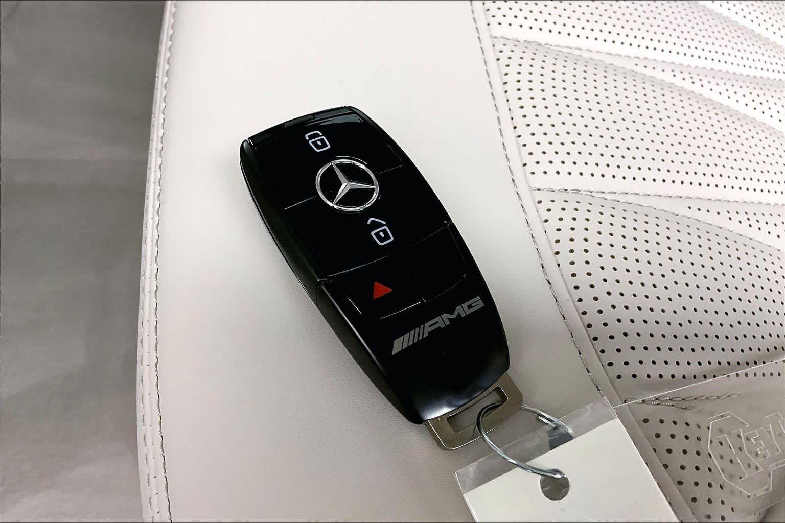 New 2027 MANUFAKTUR Dark Olive Green Magno Mercedes-Benz AMG® G 63 SUV image 20
