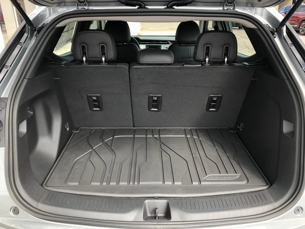 New 2027 Grey Chevrolet Fwd 4dr Lt image 9