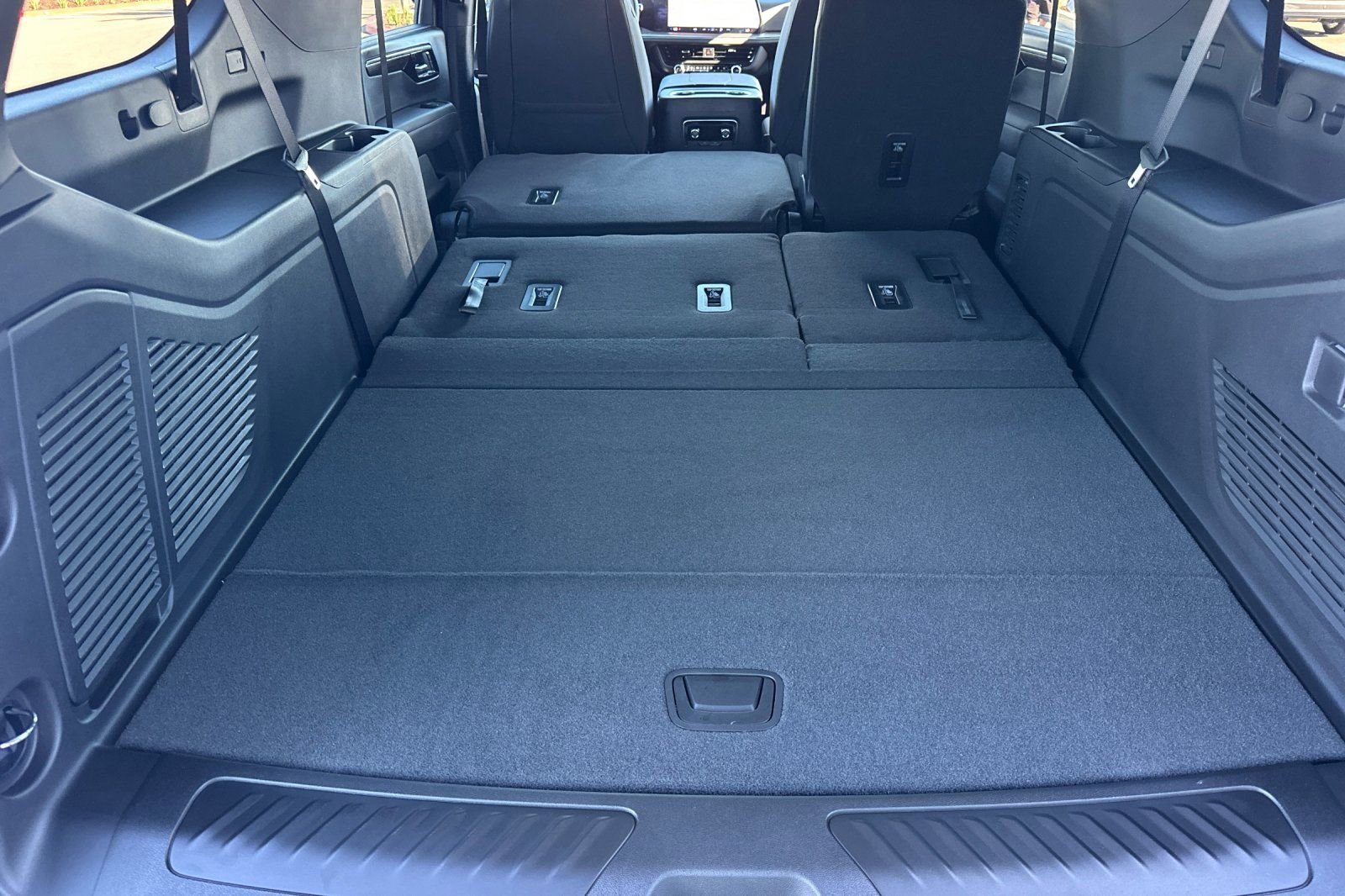 2026 Chevrolet Suburban LS - Photo 15