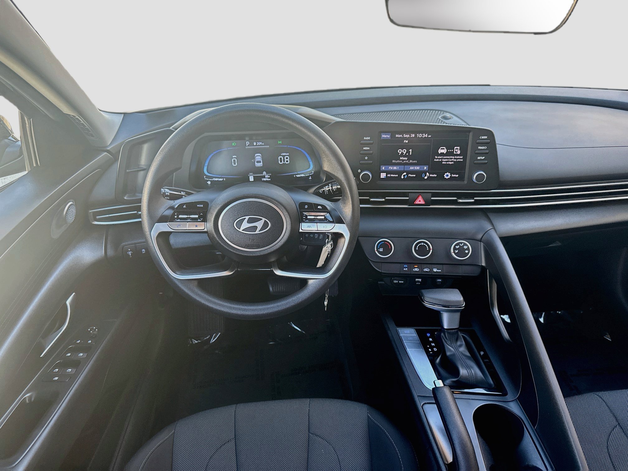 2025 Hyundai Elantra SE - Photo 18