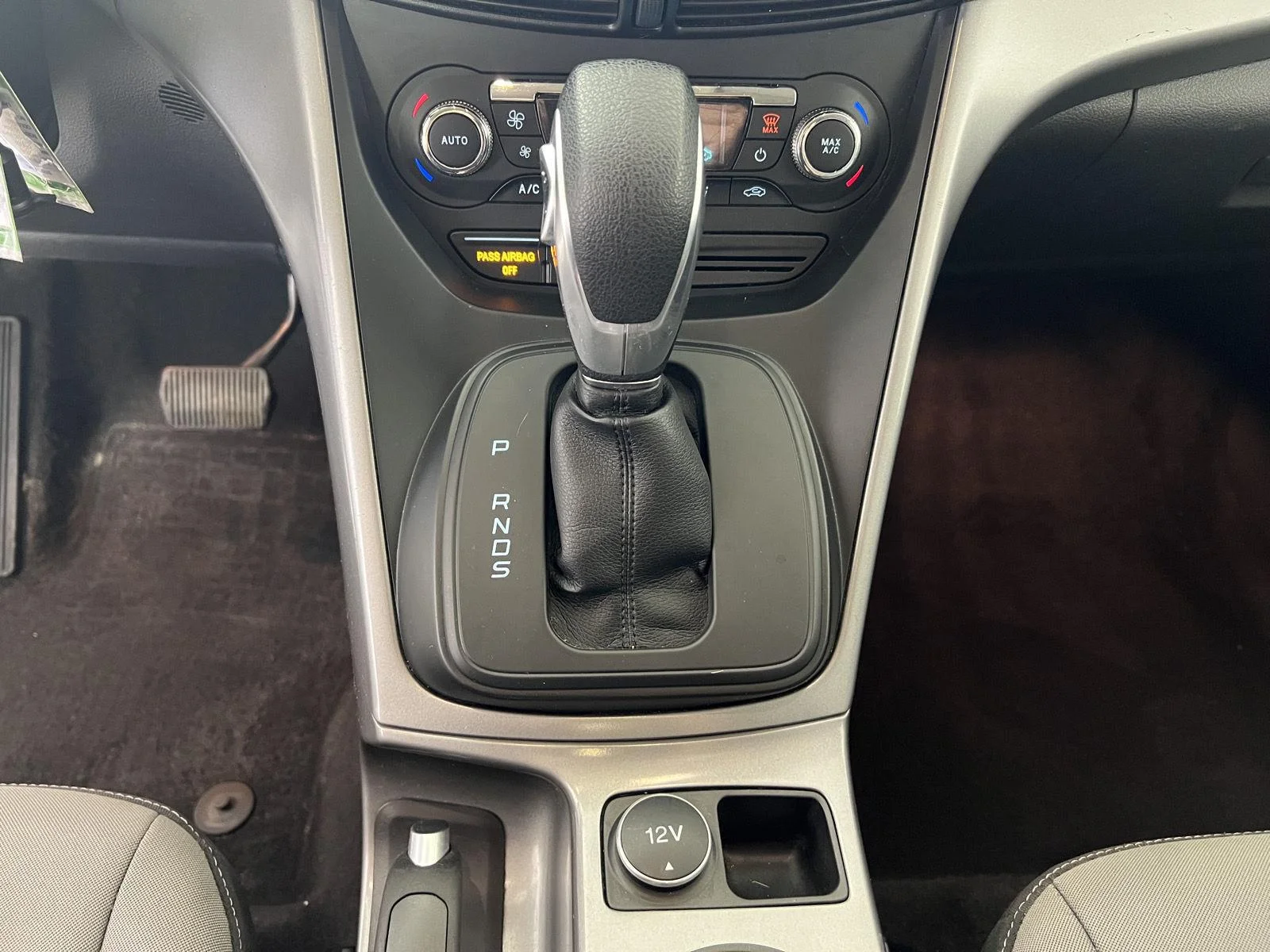 Used 2016 Wh Ford SE image 17