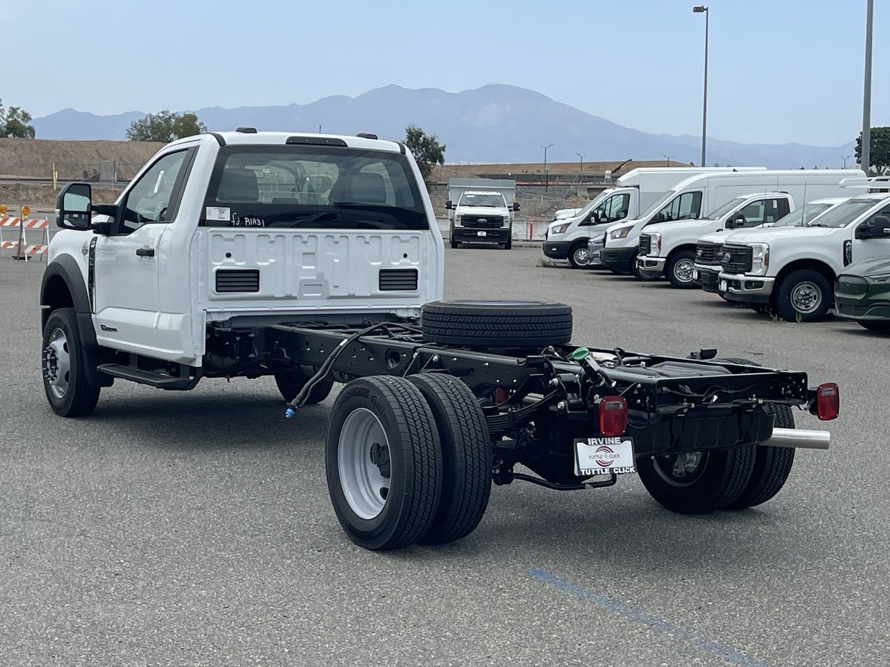 New 2025 Oxford White Ford XL image 4