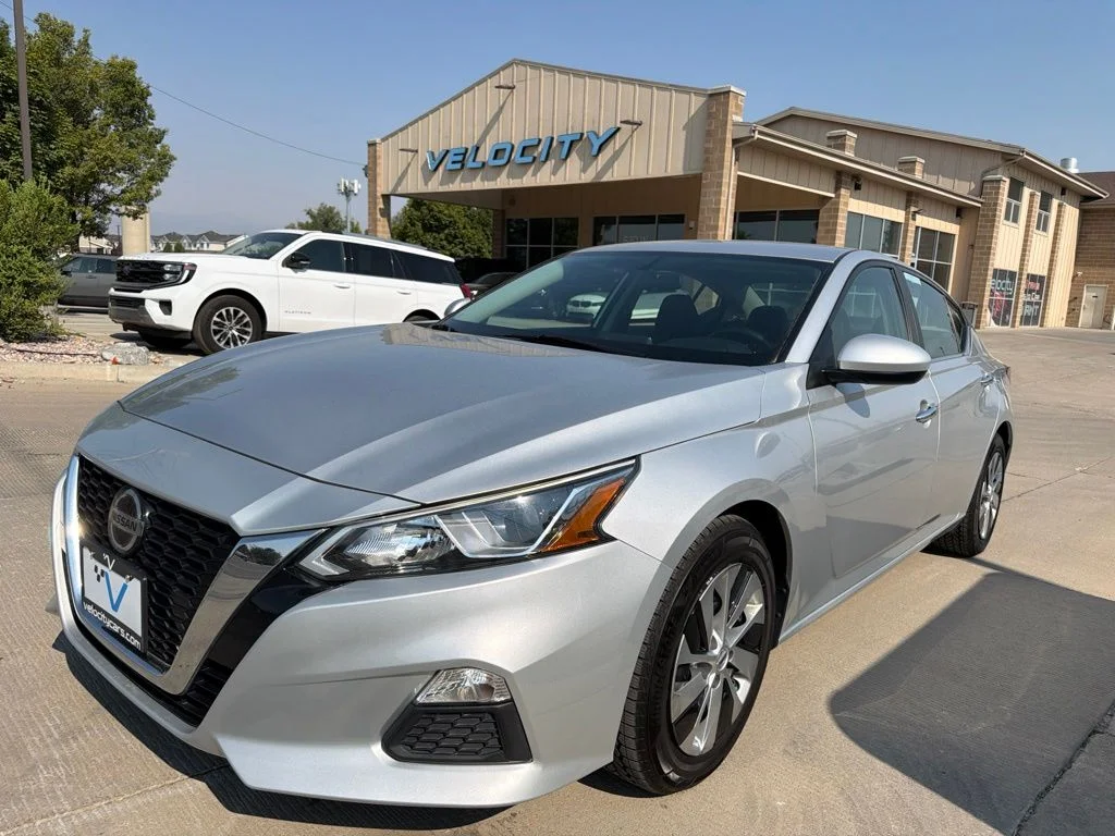 Used 2020 Silver Nissan 2.5 S image 6