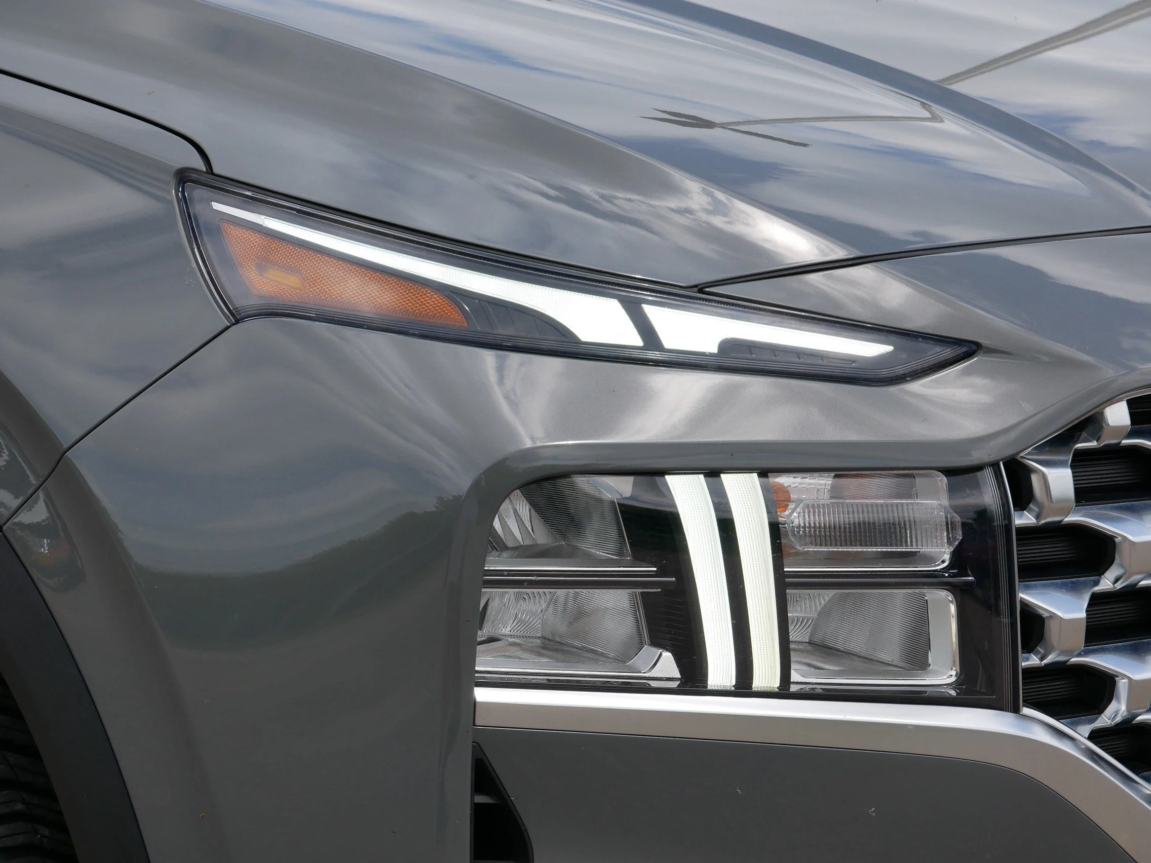 Used 2022 Hampton Gray Hyundai SEL image 16