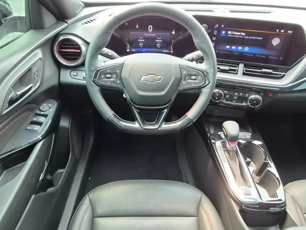 Used 2025 Summit White Chevrolet 2RS image 8