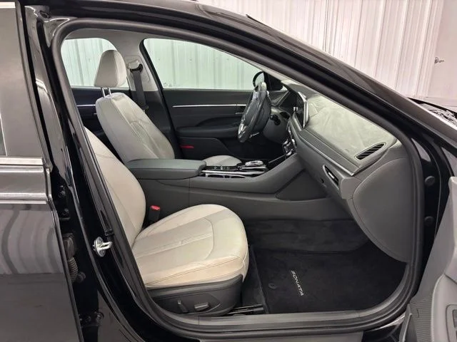 Used 2020 Phantom Black Hyundai Limited image 29