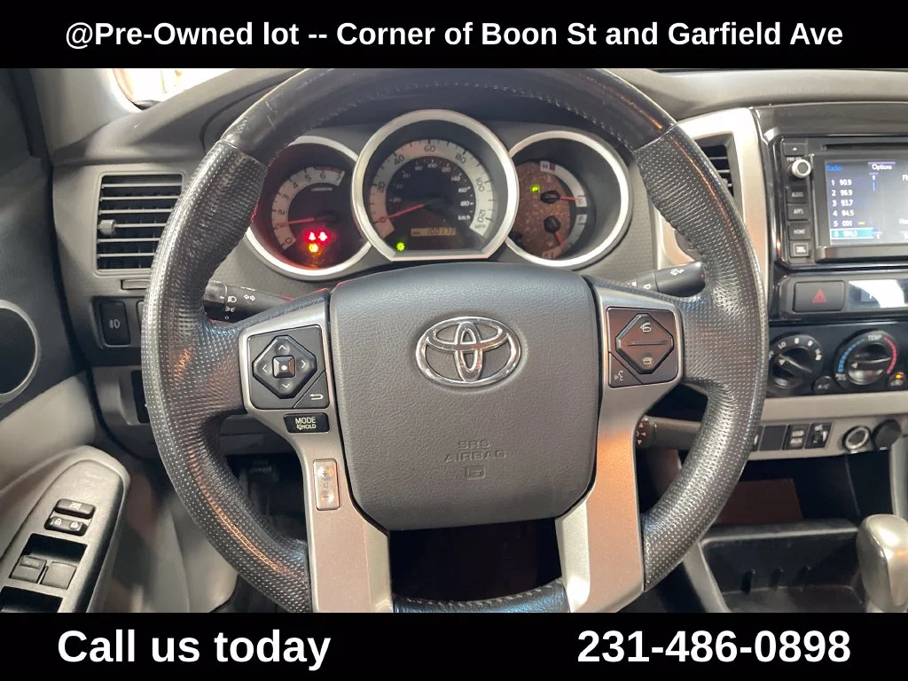 Used 2014  Toyota Base image 26