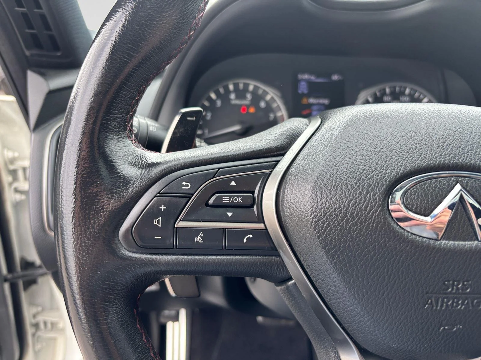 Used 2018 Pure White INFINITI RED SPORT 400 image 26