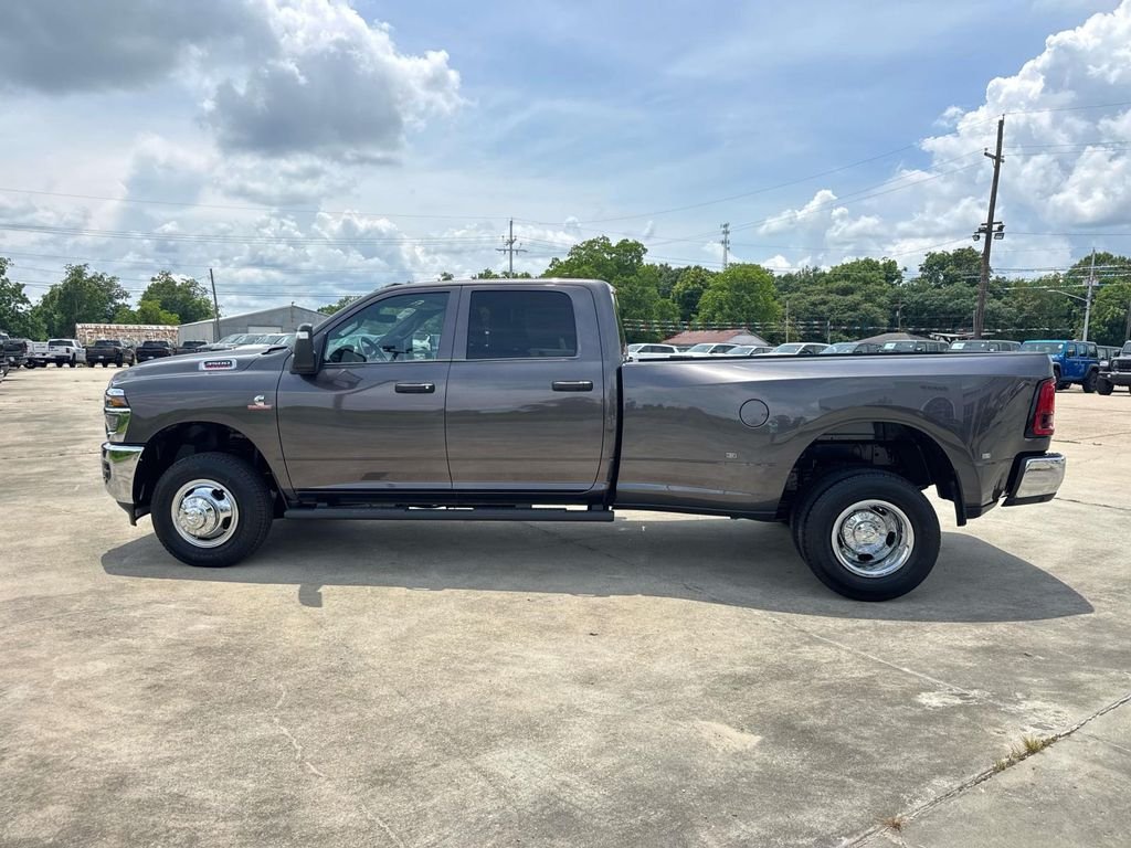New 2026 Granite Crystal Metallic Clear-Coat Exterior Paint RAM Tradesman image 13