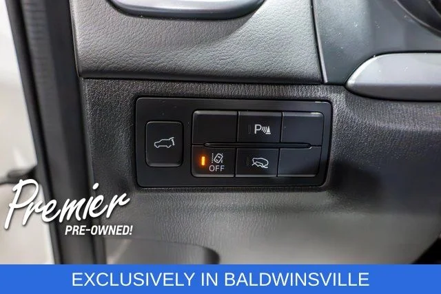 Used 2022 White Mazda Touring Plus image 21