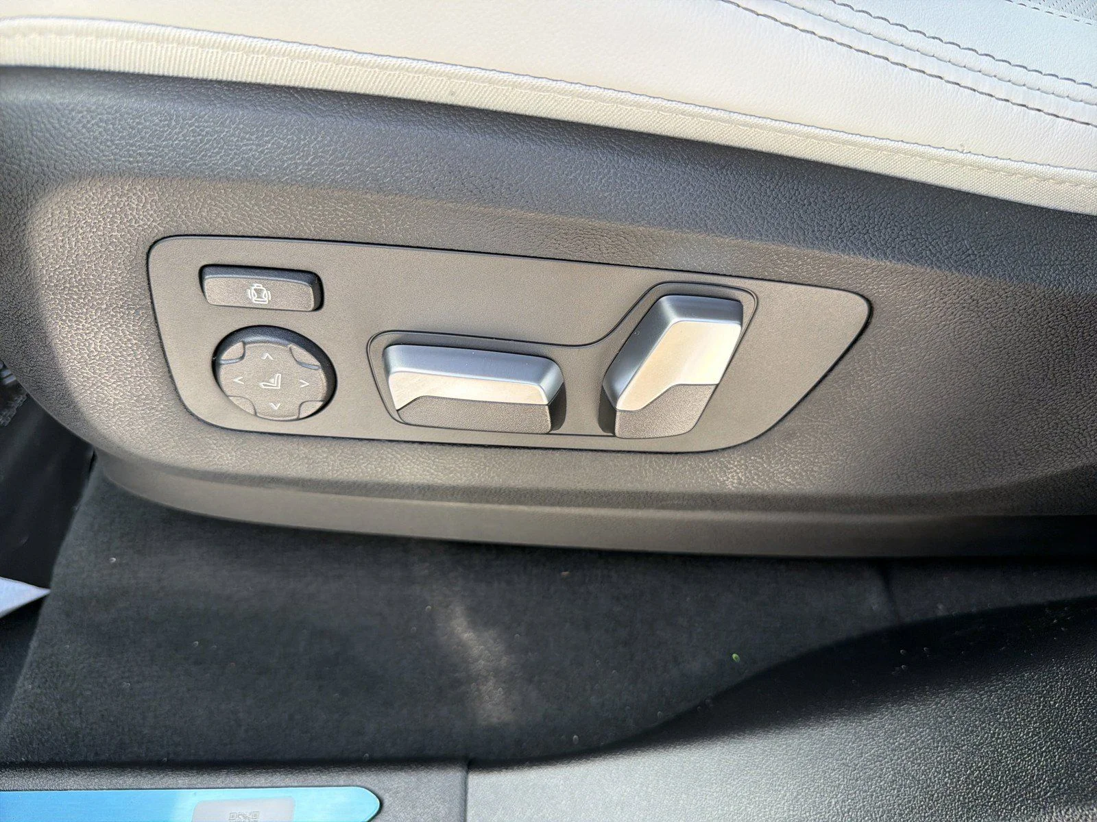 New 2026 Skyscraper Grey Metallic BMW xDrive40i image 37