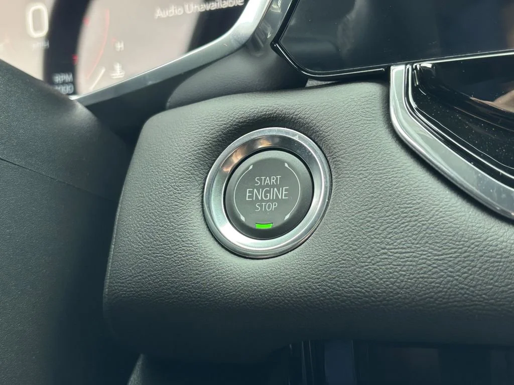 New 2026 Summit White GMC Elevation image 21