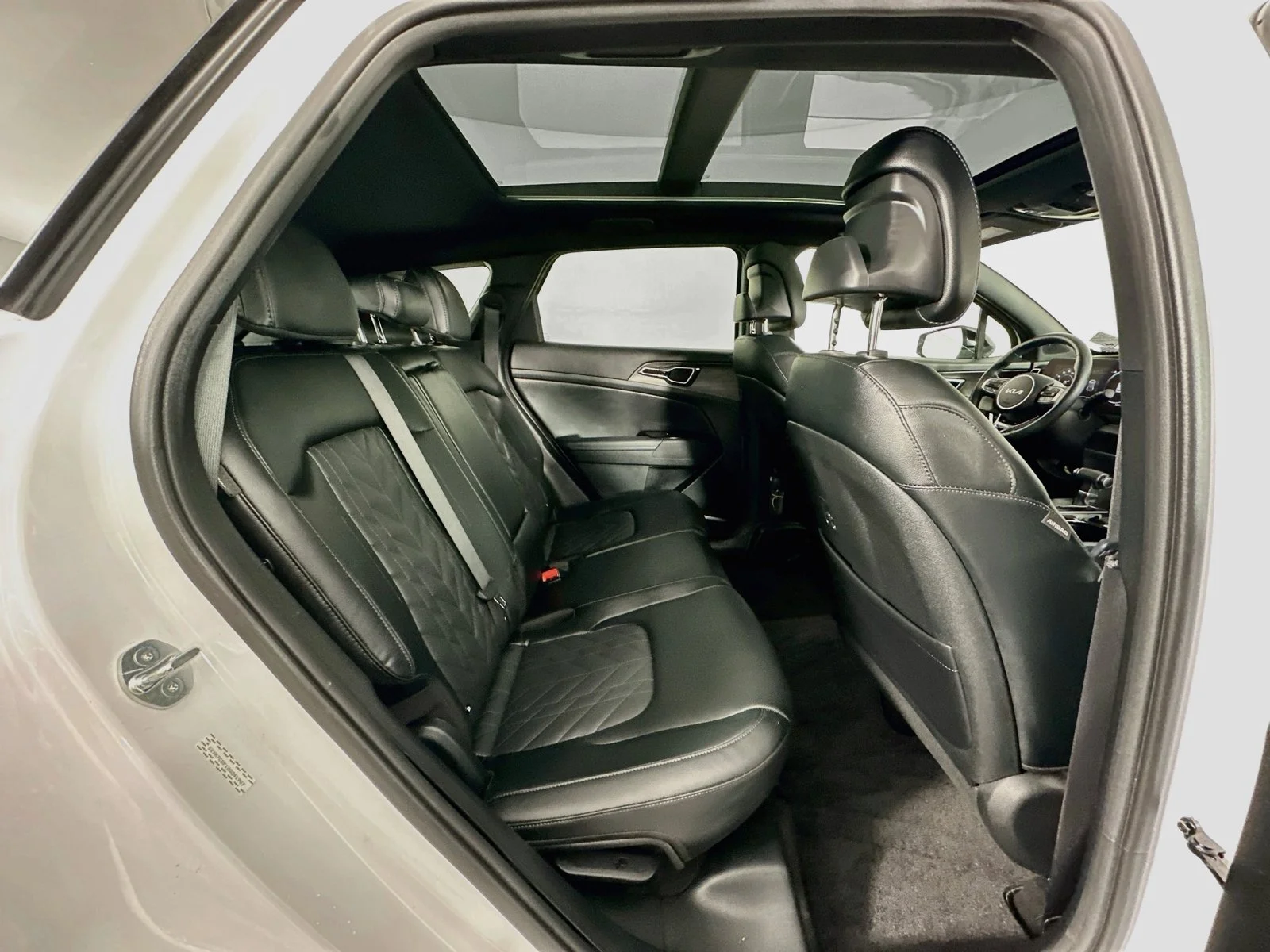 Used 2025 Glacier White Pearl/Ebony Black Roof Kia X-Pro image 29