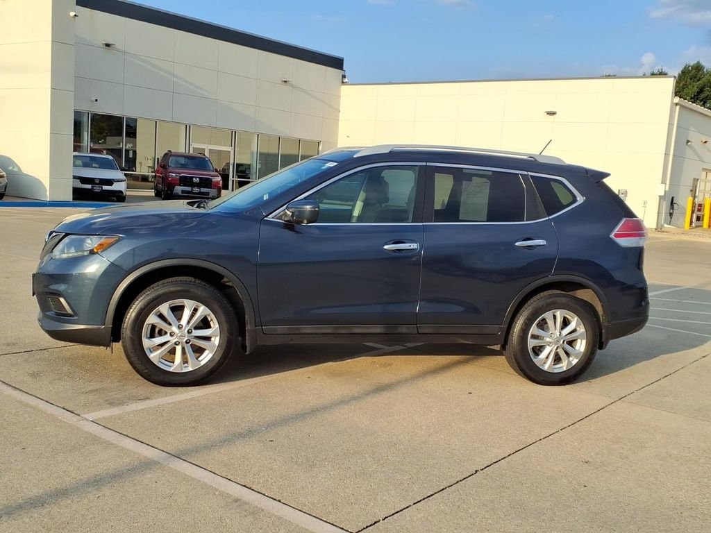 Used 2016 Nissan Rogue SV with VIN 5N1AT2MVXGC880979 for sale in Savoy, IL