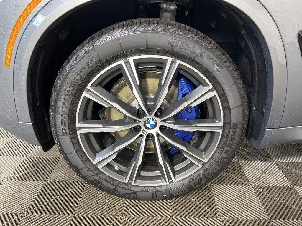 New 2026 Skyscraper Grey Metallic BMW xDrive40i image 6