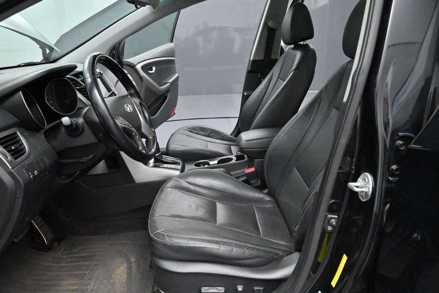 Used 2013 Black Noir Pearl Hyundai 5dr HB Auto PZEV image 12