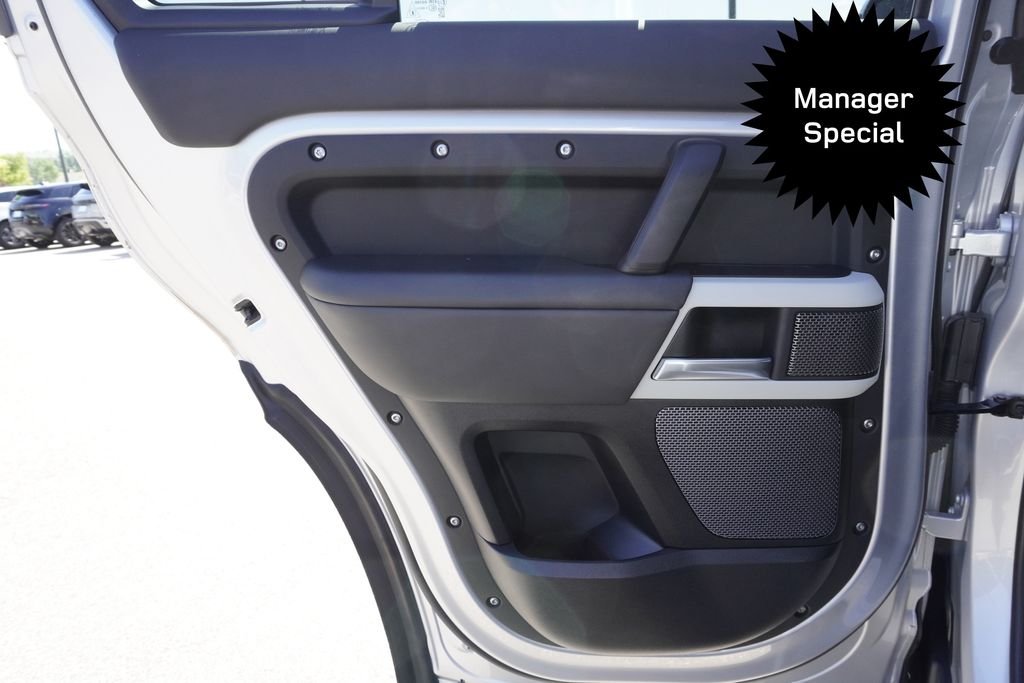 Used 2024 Silver Land Rover V8 image 28