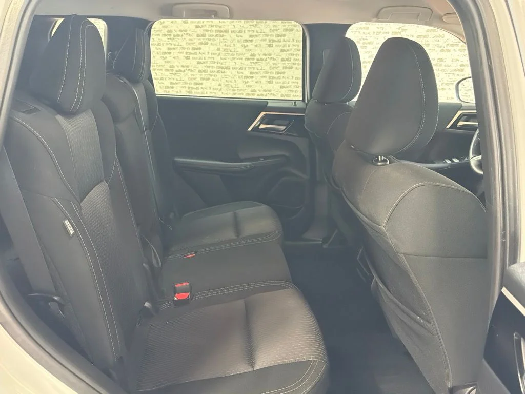 Used 2023 White Mitsubishi ES image 8