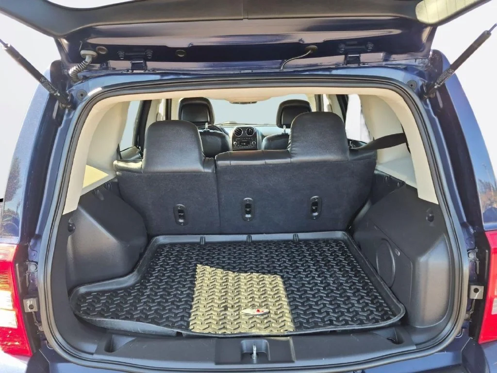 Used 2012 True Blue Pearlcoat Jeep Latitude image 22