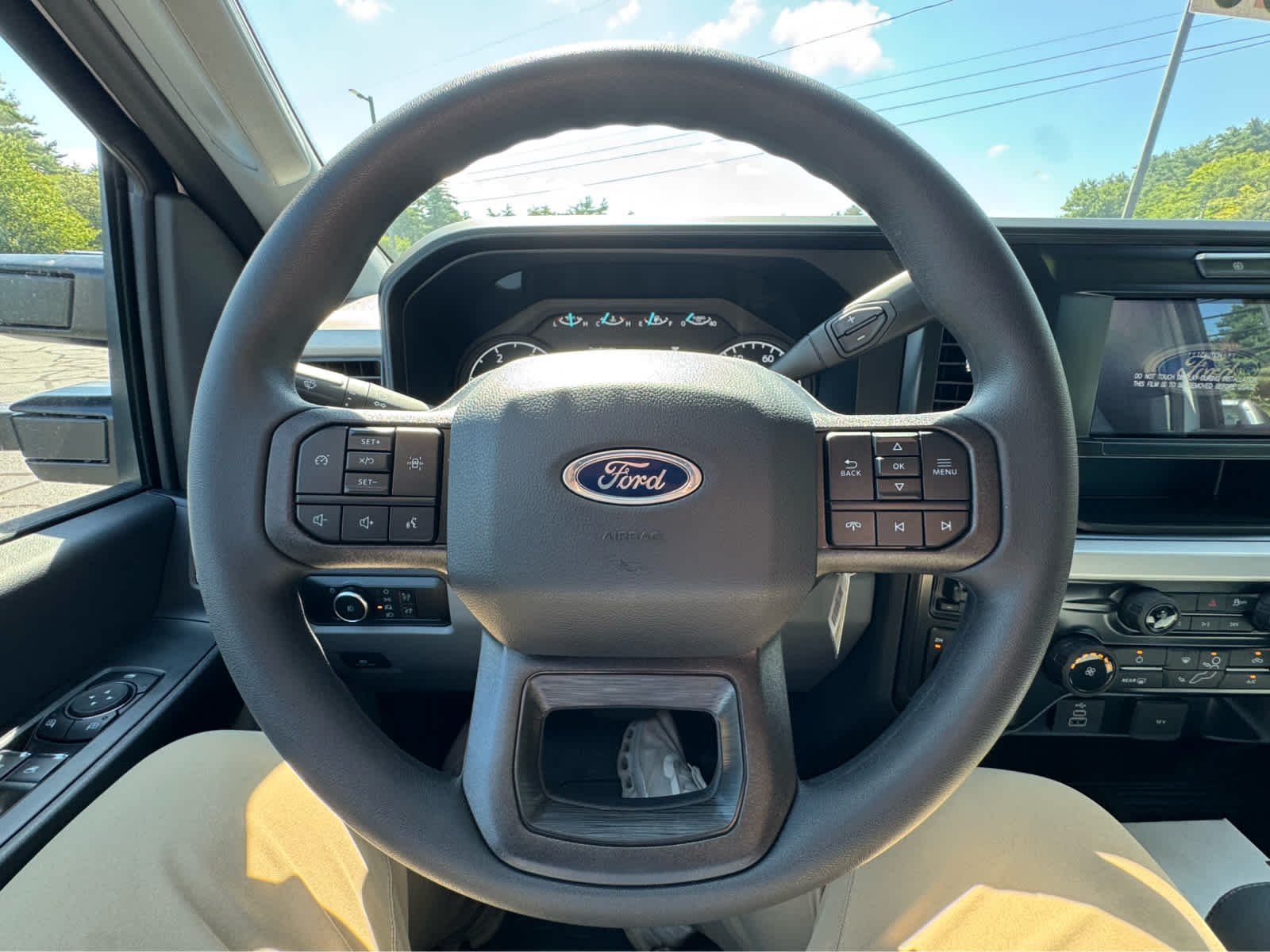 New 2026 Oxford White Ford XL image 16