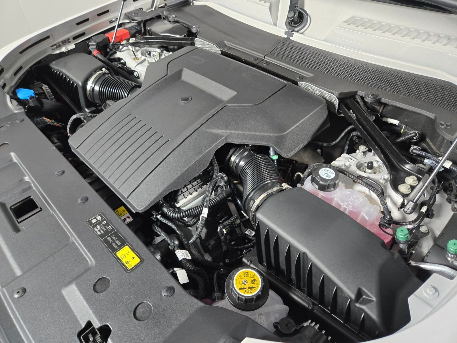 2026 Land Rover Defender OCTA - Photo 23
